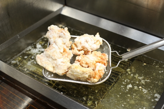 飲食店の使用済み油の処分方法とは？注意すべきポイントとともに徹底解説